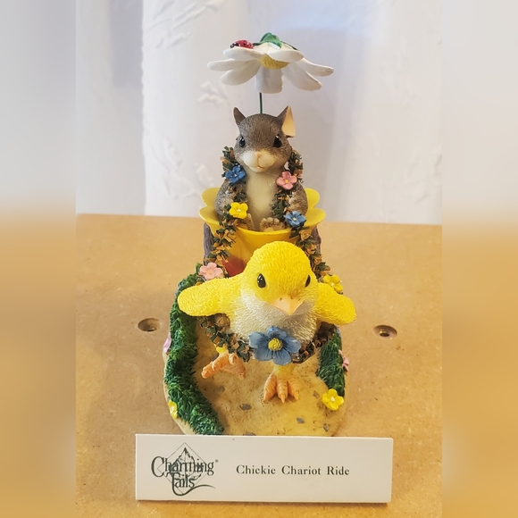 Charming Tails Collectible "Chickie Chariot Ride" - Picture 3 of 7